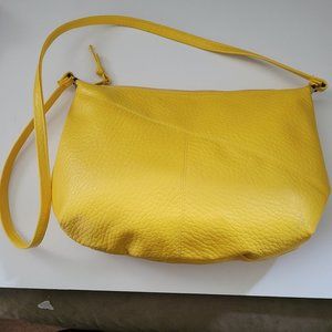 Grand Tradition, yellow shoulder bag with straps